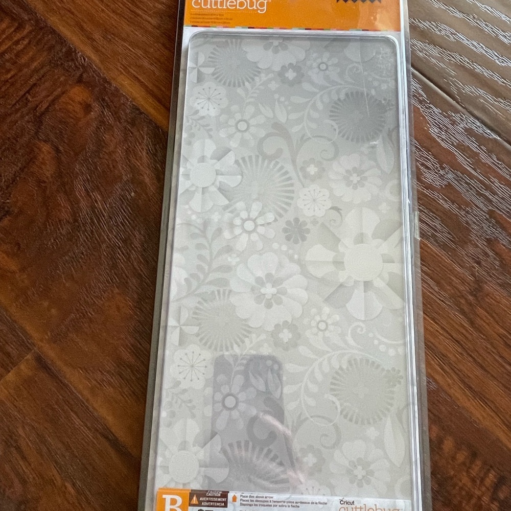 Provo craft Cuttlebug bundle - Picture 9 of 9